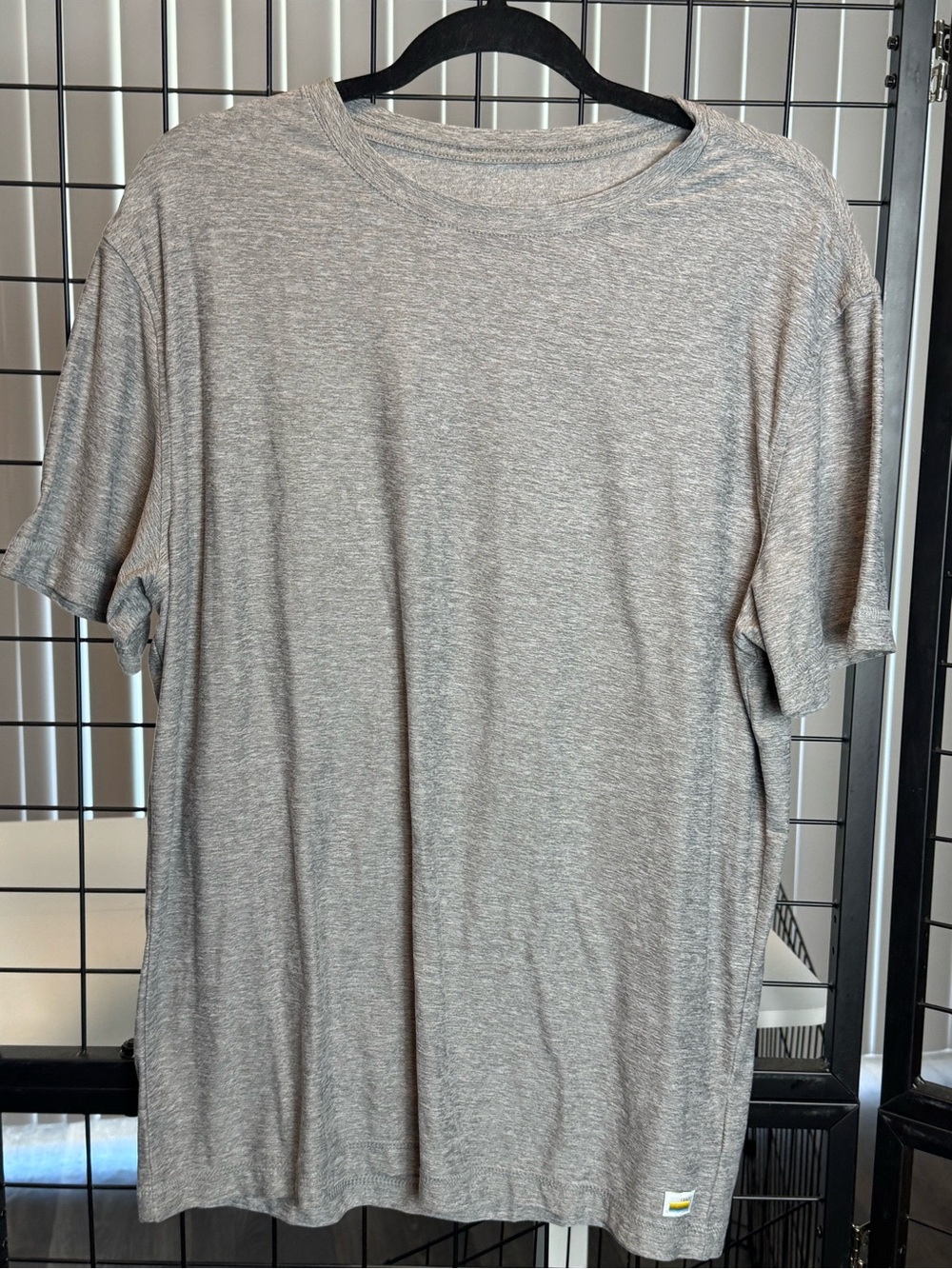 Vuori Gray Short Sleeve Tee Like New